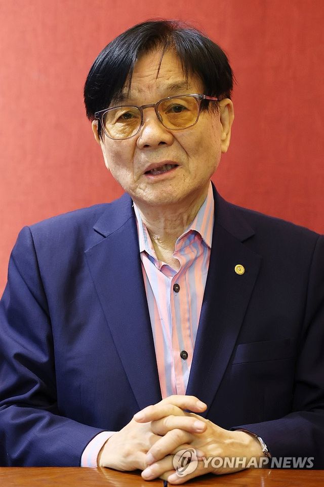 이근배 시인, 시집 '아버지의 훈장' 출간