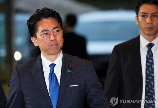 고이즈미 신지로 일본 방위상