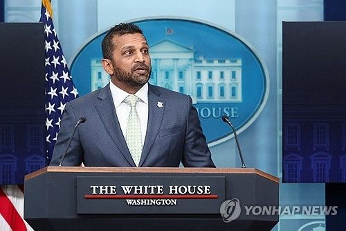 백악관에서 브리핑하는 캐시 파텔 FBI 국장