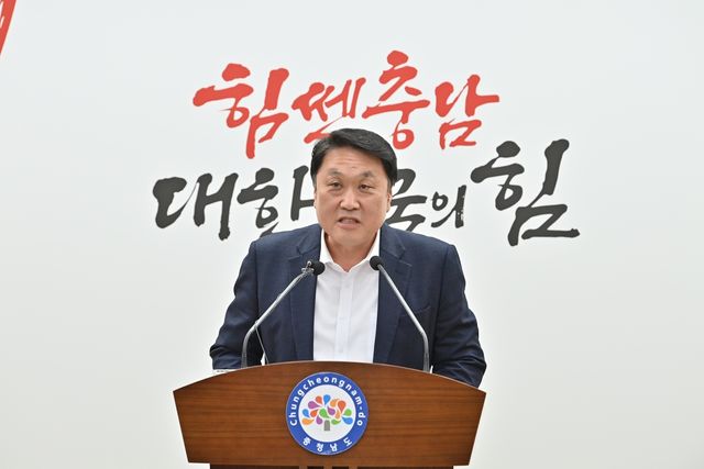 국가첨단디스플레이연구원 아산 유치 발표하는 안호 충남도 산업경제실장