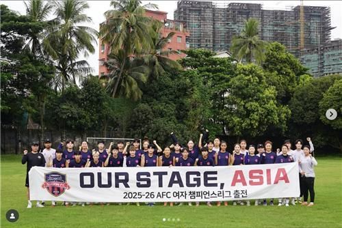 AFC 여자 챔피언스리그에 출전한 수원FC위민 선수단.