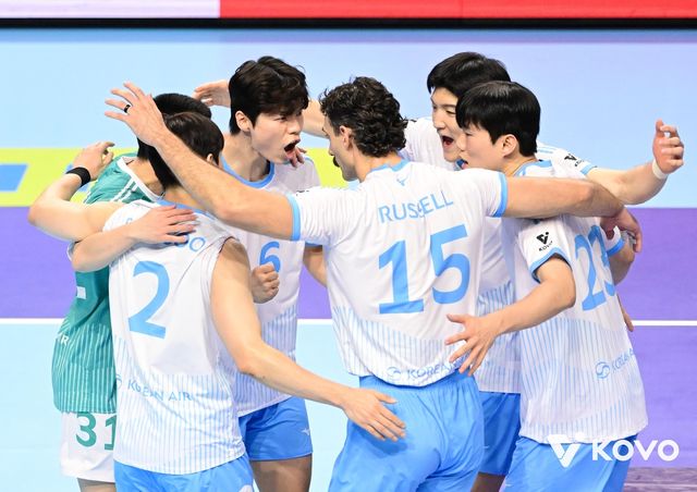 득점 후 기뻐하는 대한항공 선수들