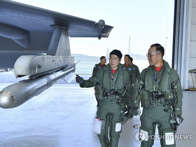 손석락 공군참모총장, 첫 지휘비행 개시