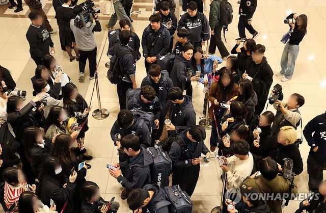 팬들과 소통하는 야구대표팀 선수들