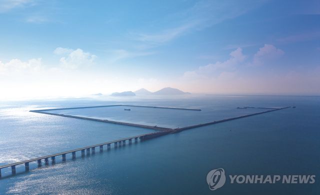 건설 중인 새만금항