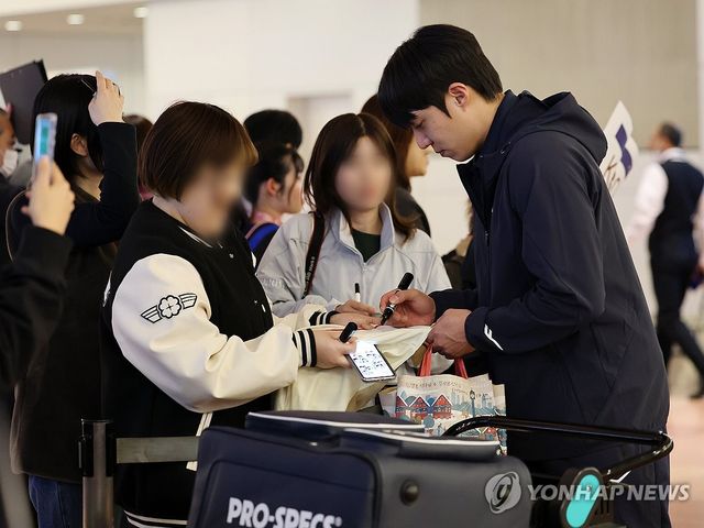 원태인, 해외에서도 인기 만점