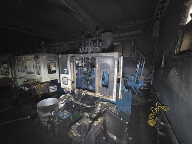 불이 난 공장 내부