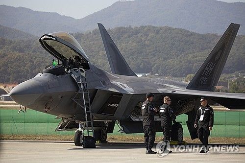 세계에서 네번째로 비싼 군용기인 F-22 스텔스 전투기