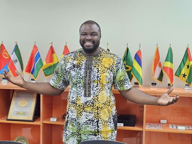 연합뉴스와 인터뷰를 한 뒤 포즈 취하는 이노루와 아보예지(34) 퓨처아프리카 대표