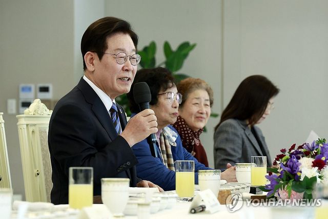 민가협 초청 오찬 간담회, 발언하는 이재명 대통령