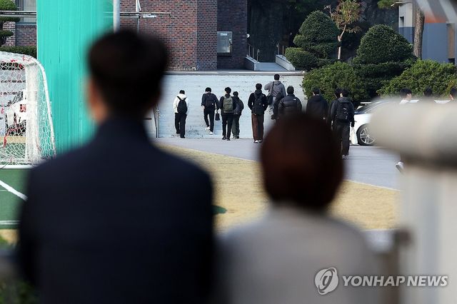 '떨어지지 않는 발걸음'