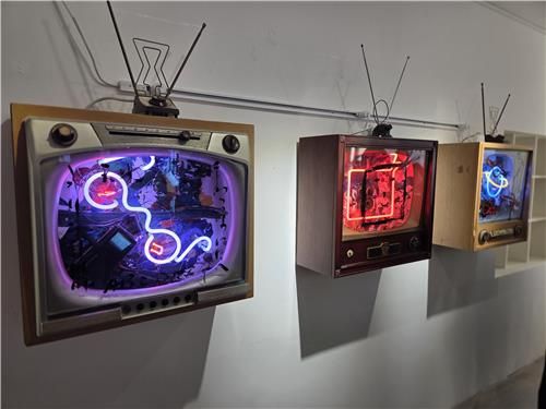 백남준 '네온 TV' 연작