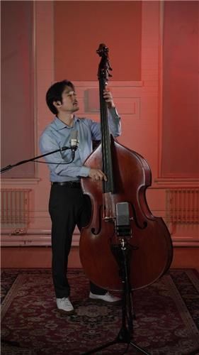 정연두 작 '피치 못할 블루스 - 콘트라베이스'