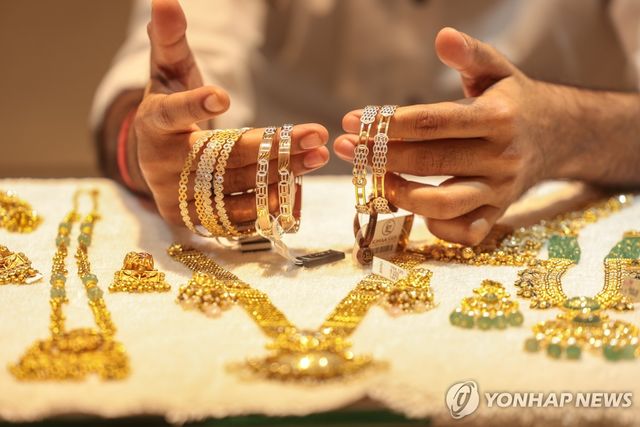 인도 뭄바이의 보석류 가게 