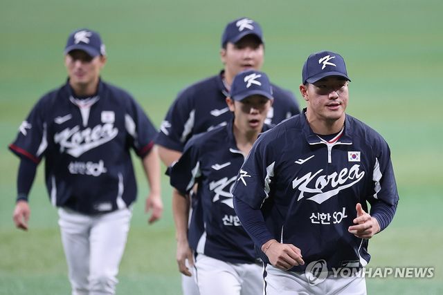 훈련하는 야구 대표팀