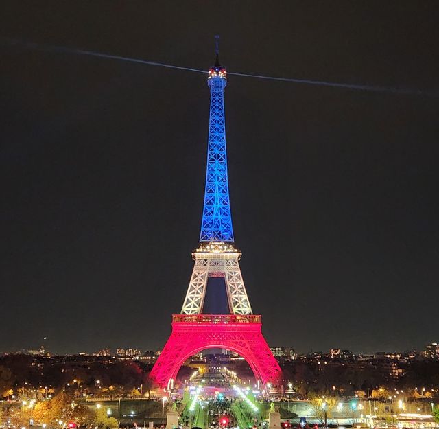 파리 테러 10주기 프랑스 국기색으로 물든 에펠탑