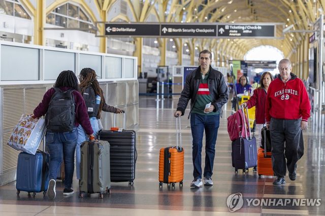 셧다운 종료 첫날 버지니아의 레이건 공항