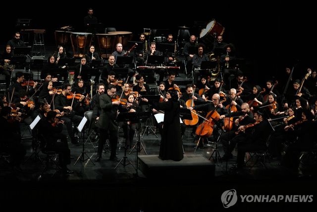 '첫 여성 지휘자' 파니즈 파르유세피