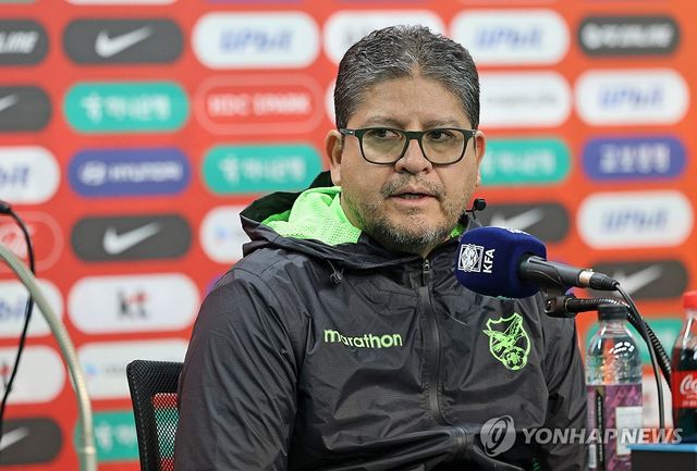 A매치 포부 밝히는 볼리비아 감독