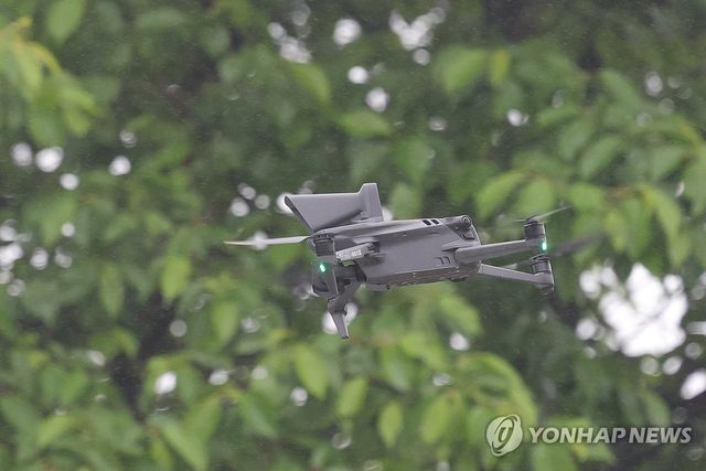 대피 방송하는 스피커 드론