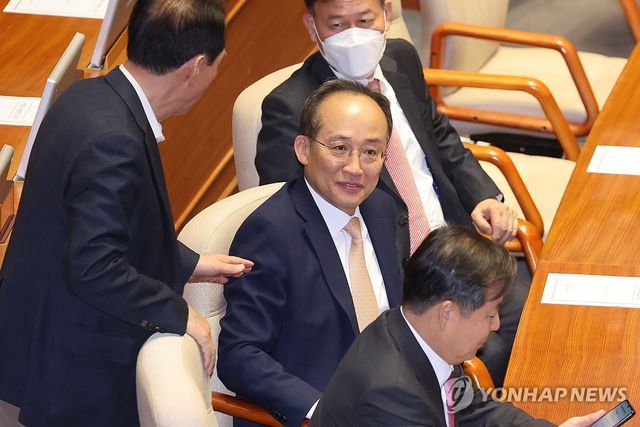 국회 본회의 출석한 추경호 의원