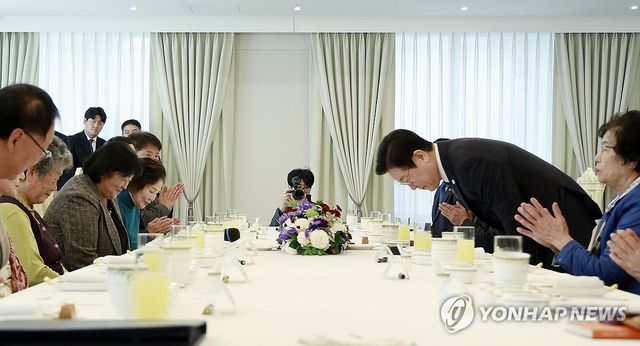 이재명 대통령, 민가협 초청 오찬 간담회 참석