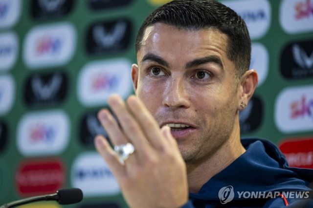 아일랜드전 앞두고 기자회견에 나선 크리스티아누 호날두