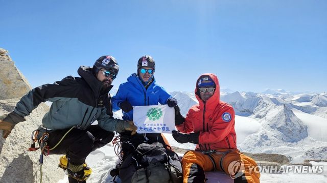 히말라야 추아마피크Ⅲ 정상의 제주 원정대