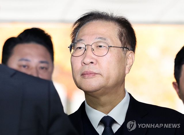 법정 향하는 박성재