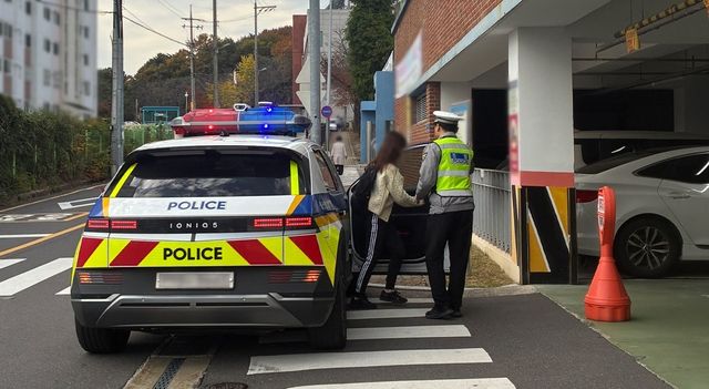 '순찰차 타고 고사장으로'