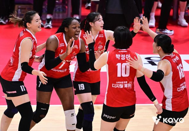 득점 후 기뻐하는 페퍼저축은행 선수들