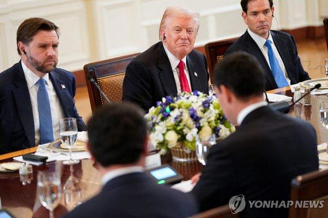 우(右)밴스 좌(左)루비오