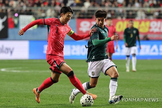 돌파 시도하는 손흥민