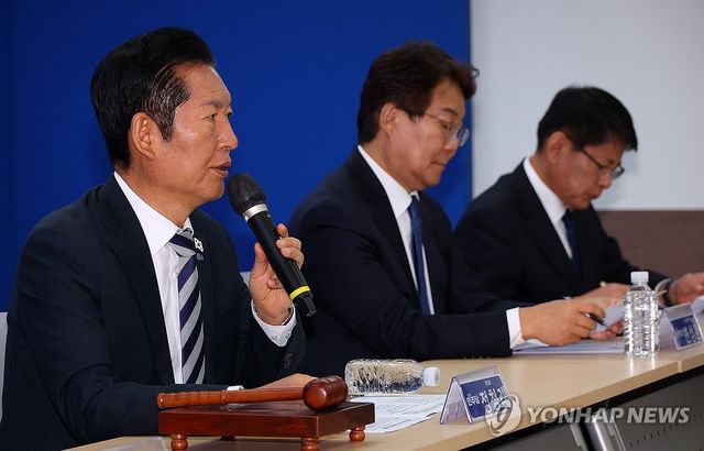 발언하는 정청래 대표