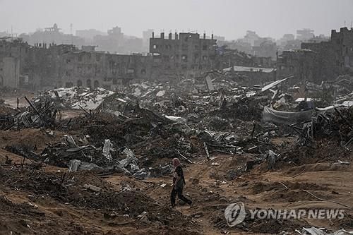 이스라엘 공격으로 파괴된 가자시티 건물 잔해