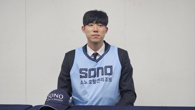 전체 4순위로 소노 유니폼을 입은 강지훈