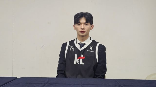 전체 8순위로 kt에 지명된 강성욱