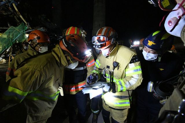 울산 화력발전소 붕괴사고 생존자 구조 활동
