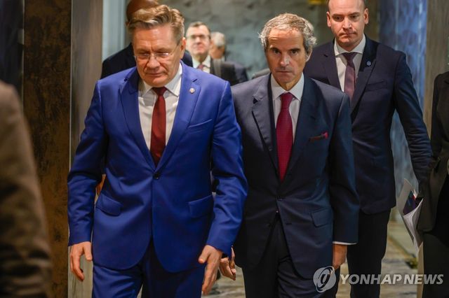 알렉세이 리하체프 러시아 로사톰 사장과 라파엘 그로시 국제원자력기구(IAEA) 사무총장