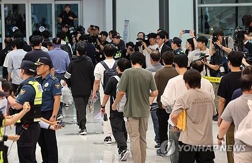 미 조지아 구금사태 뒤 풀려나 한국 돌아온 한국인 근로자들