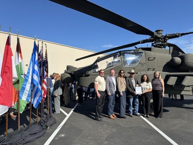 첫 비행 50주년 맞은 공격헬기 '아파치'
