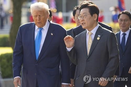 대화하는 한미 정상