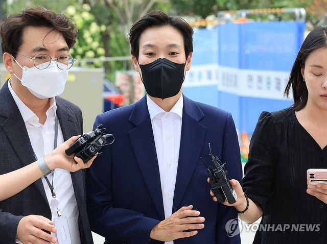 김건희 '문고리 3인방' 정지원 전 행정관 특검 출석