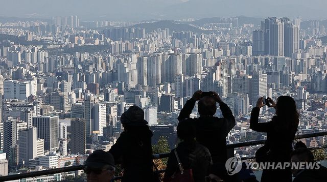 (서울=연합뉴스) 김인철 기자 = 지난 10월28일 서울 남산에서 바라본 서울 도심 아파트 모습.2025.10.28 yatoya@yna.co.kr