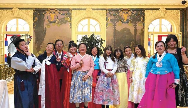 재불한인여성회와 한복 체험 행사