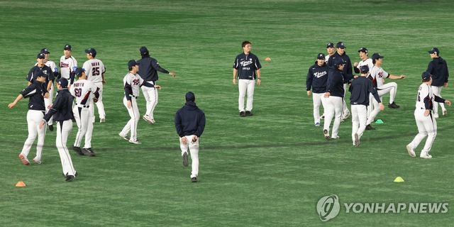 도쿄돔서 첫 훈련나선 한국대표팀