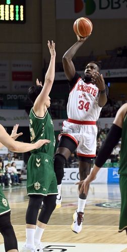 공격하는 SK 자밀 워니