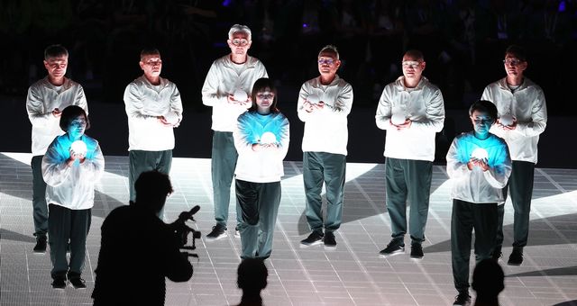 도쿄 데플림픽 개회식, '빛의 성화' 공연