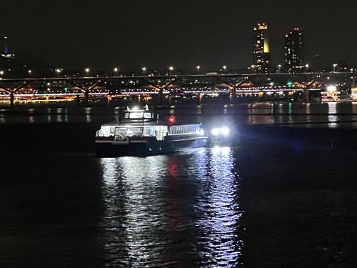 멈춰있는 한강버스