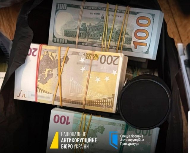 압수수색 과정서 확보한 돈뭉치